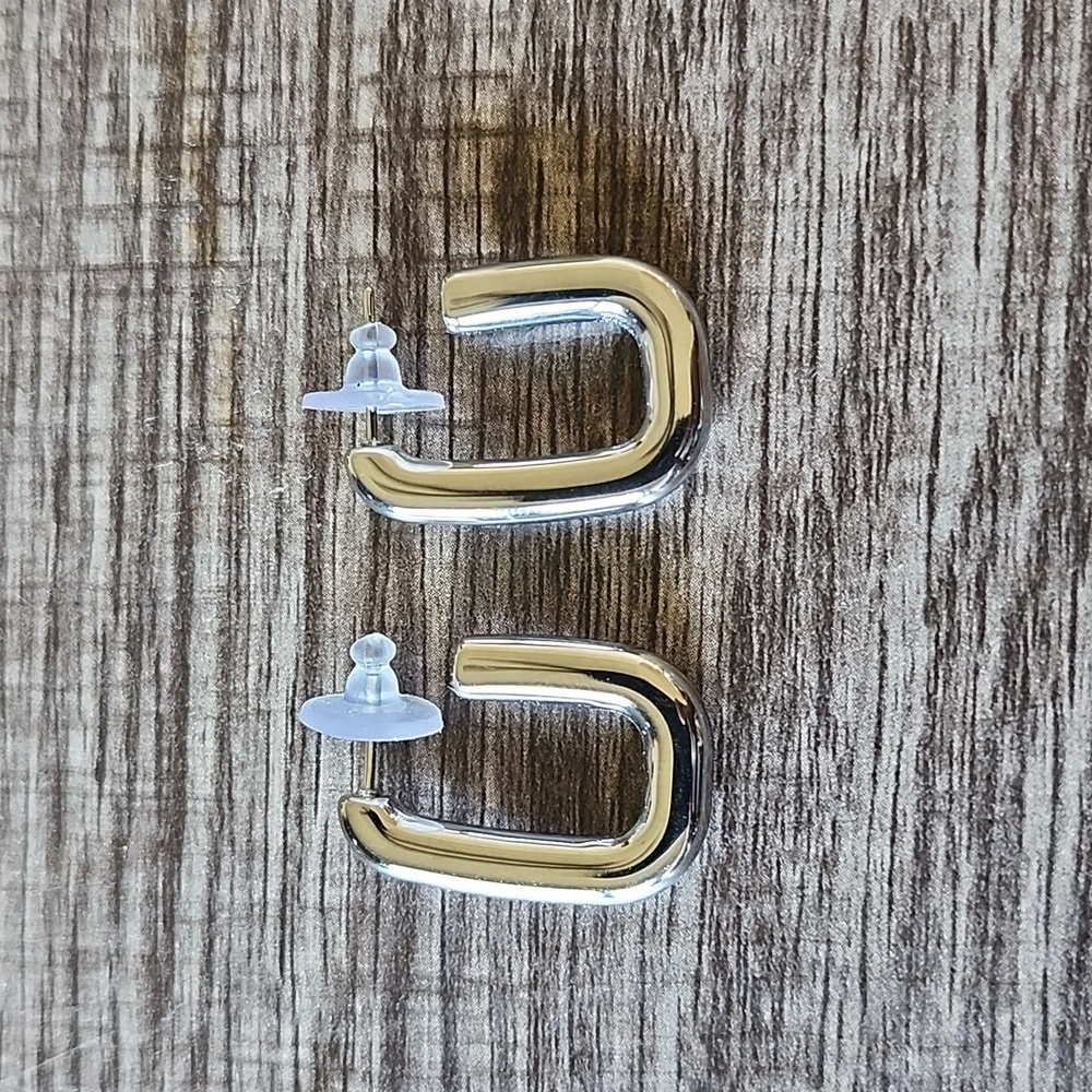 Como Rectangular Hoop Earrings - Picture 3 of 4